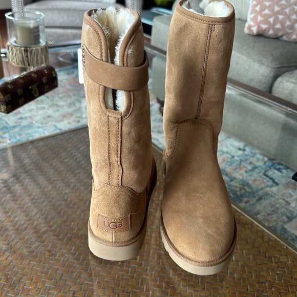 UGG Romely Cuffable size 7.5 sold out! - Picture 5 of 14